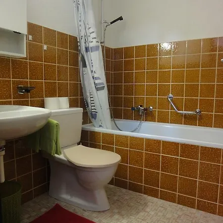 Adular סאס פה